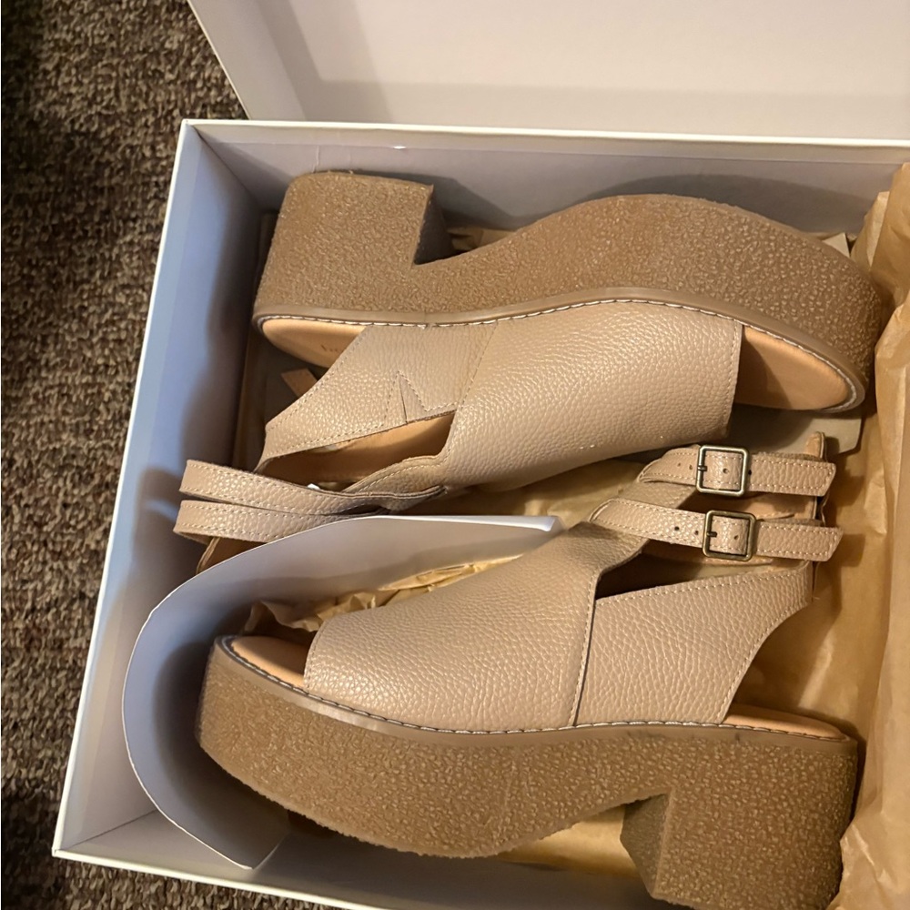 Bohme Tan Platform Sandals NIB 7.5